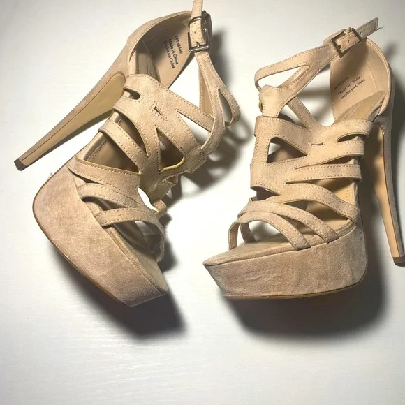 HP✨Nude Heels - Picture 4 of 6